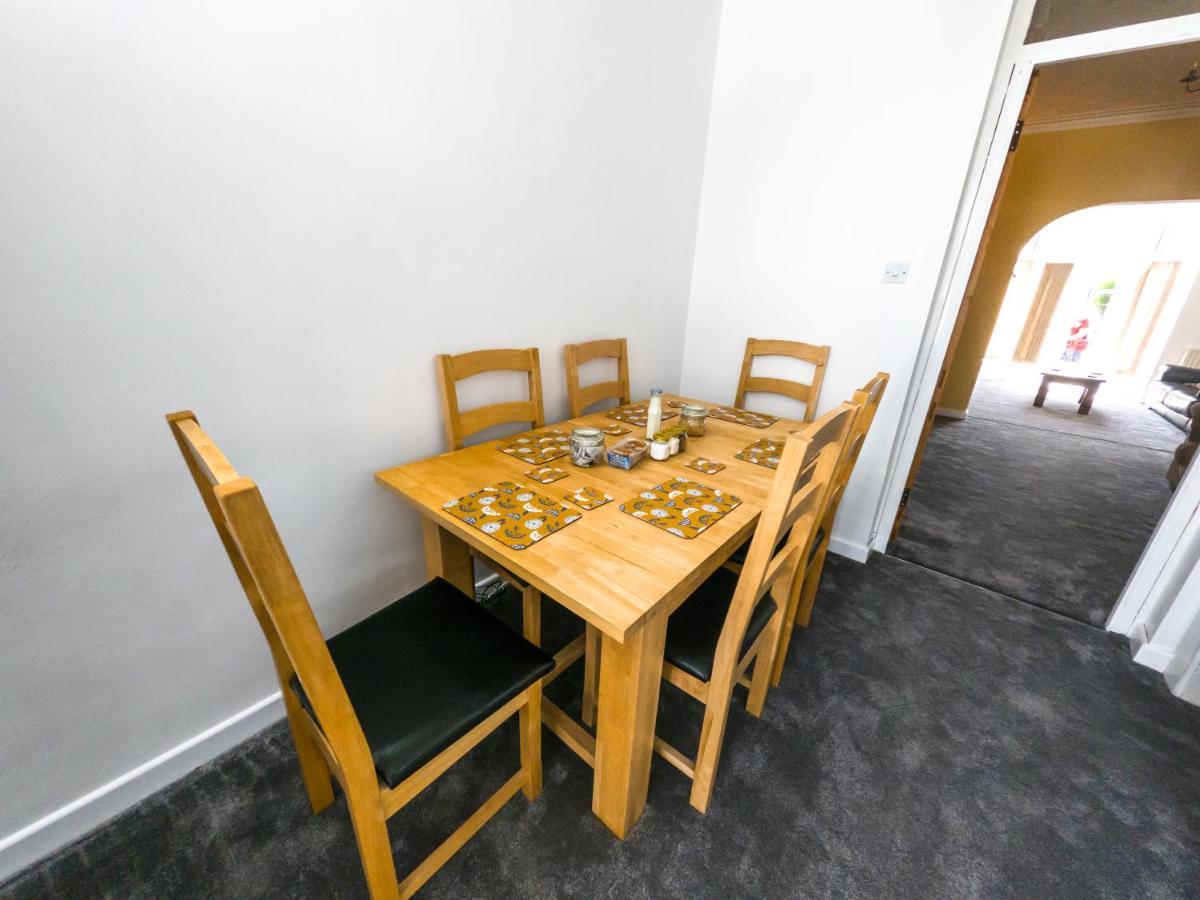 Newton Heath Apartment -750Mtrs To Beach - Spacious Ground Floor - Sleeps 6 Porthcawl Extérieur photo